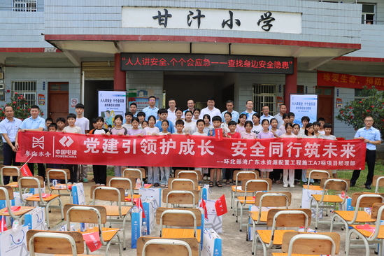 环北A7标开展“党建引领护成长 安全同行筑未来”活动 (3).JPG