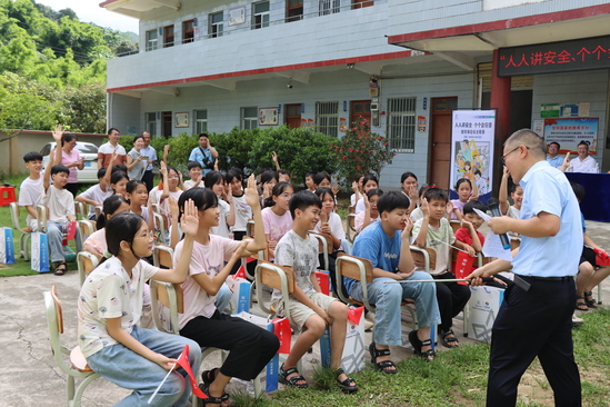 环北A7标开展“党建引领护成长 安全同行筑未来”活动 (1).JPG