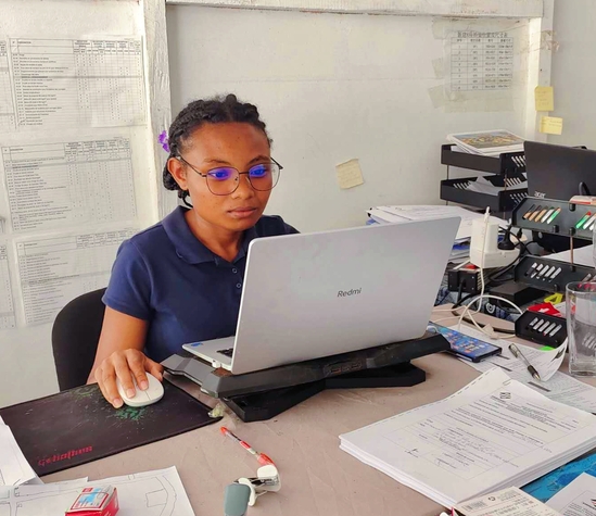 结算工程师 Eldina(程洁 摄).jpg