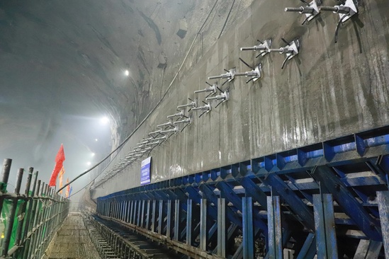 旭龙水电站主厂房岩锚梁效果.jpg