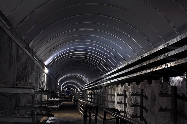 高压电缆洞    刘捍东/摄