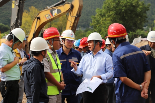 胡朝碧到滇中引水石鼓水源工程调研